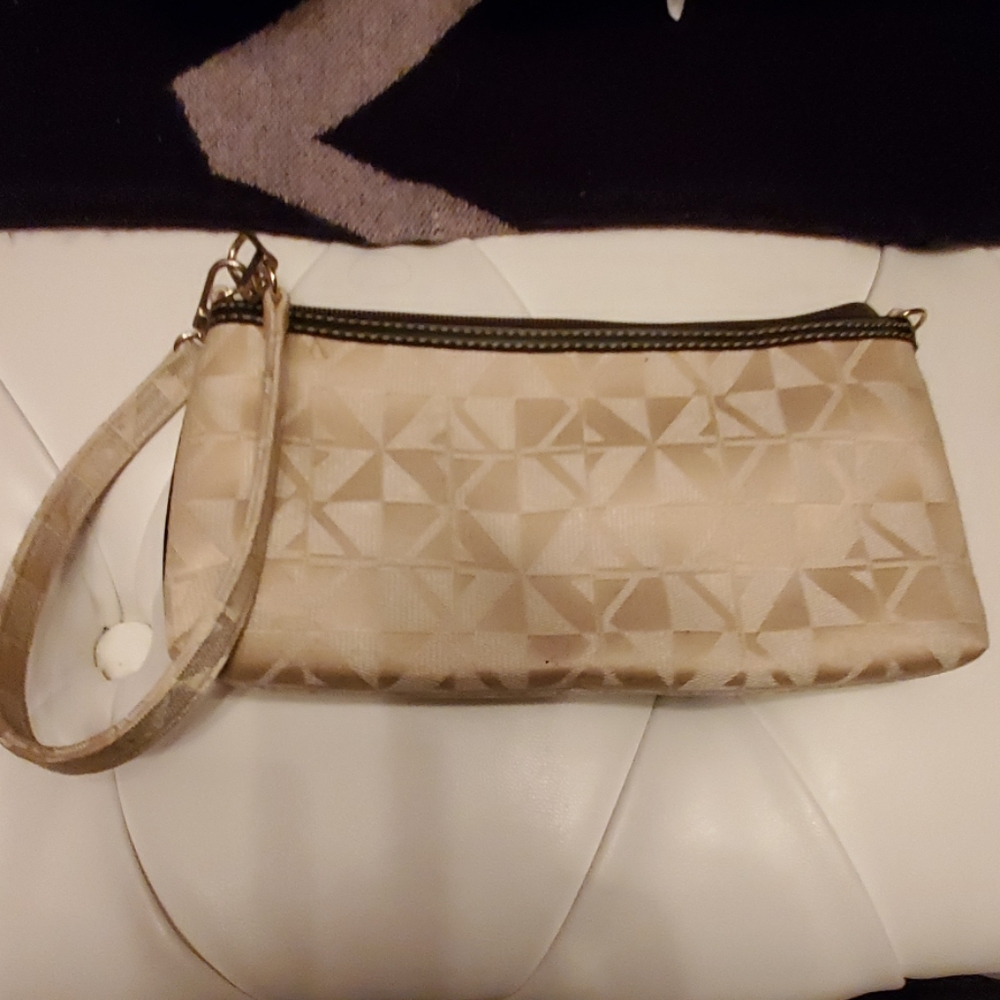 Maxx new York wristlet